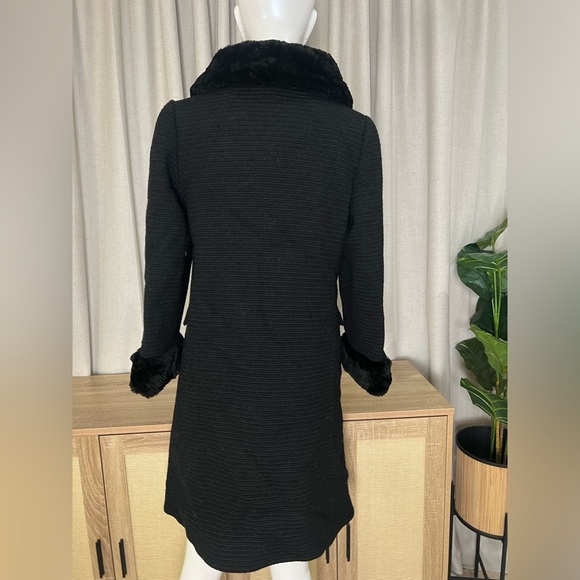 Vintage 1960's Textured Black Wool Coat with Faux Fur Collar and Cuffs - Picture 3 of 10